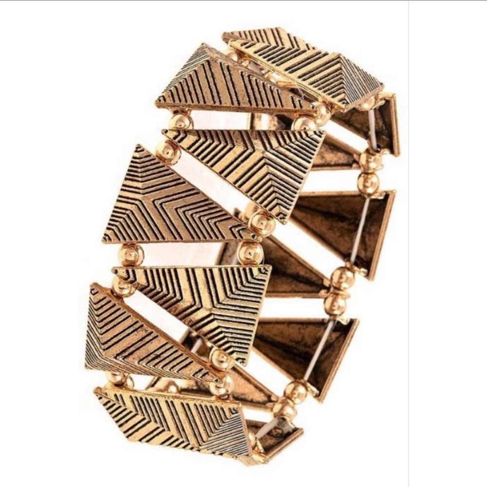 💥LAST ONE💥 Gold Triangle Etched Bracelet